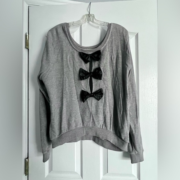 Forever 21 Sweaters - Forever 21 Plus Size Gray Bow-Back Sweater